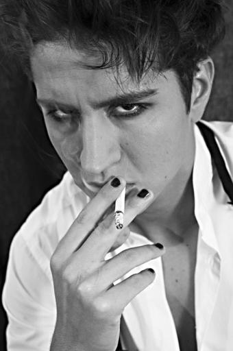 Portrait John Jones cigarette 4